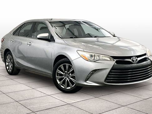 Used 2017 Toyota Camry XLE w/ Moonroof Package image 2