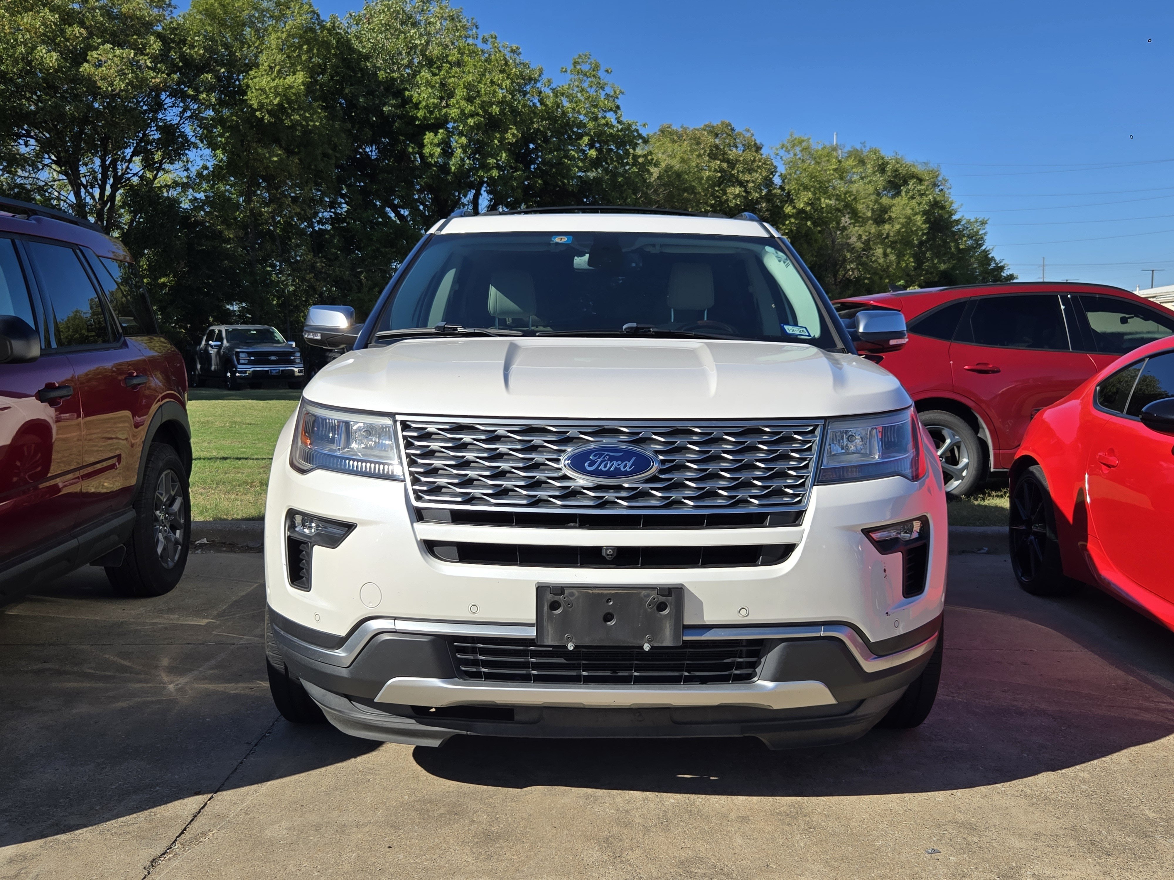 Used 2019 Ford Explorer Platinum AWD/4WD image 2