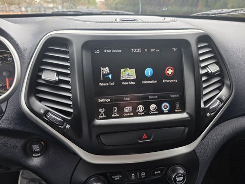 Used 2016 Jeep Cherokee Limited image 16