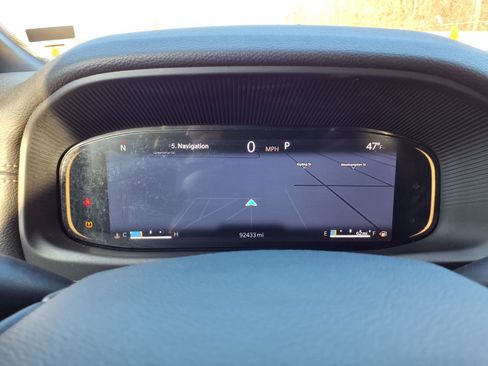 Certified 2024 Jeep Wagoneer L Series III w/ Flexible Seating Group image 18