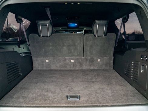 Used 2017 Cadillac Escalade ESV Platinum image 26