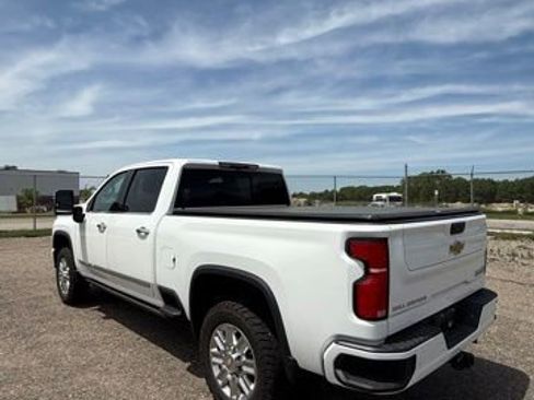 Used 2025 Chevrolet Silverado 2500 High Country w/ Technology Package AWD/4WD image 4