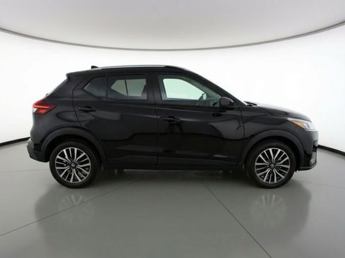 Used 2024 Nissan Kicks SV FWD image 11