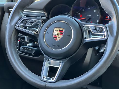 Certified 2021 Porsche Macan AWD/4WD image 22