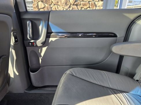 Used 2012 Kia Sedona EX w/ Luxury Pkg image 13