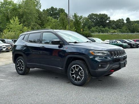 Used 2024 Jeep Compass Trailhawk w/ Trailhawk Elite Group AWD/4WD image 2