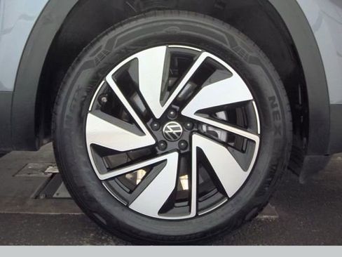 Used 2025 Volkswagen Atlas SE AWD/4WD image 40