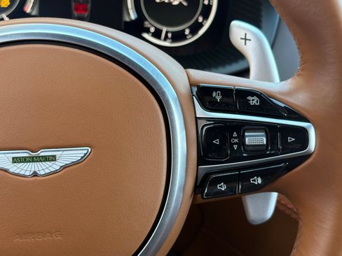Used 2021 Aston Martin DBX AWD/4WD image 17