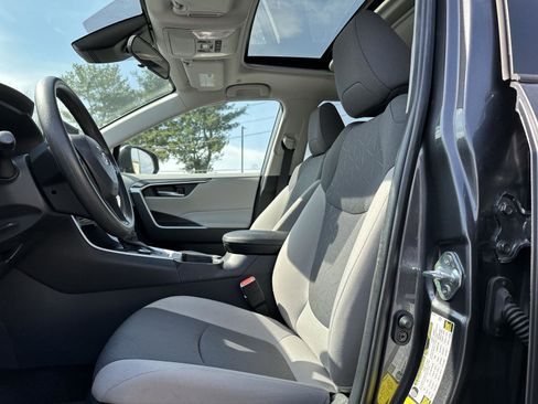 Used 2024 Toyota RAV4 XLE w/ Convenience Package image 11