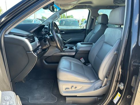 Used 2020 Chevrolet Suburban LT w/ Luxury Package AWD/4WD image 11