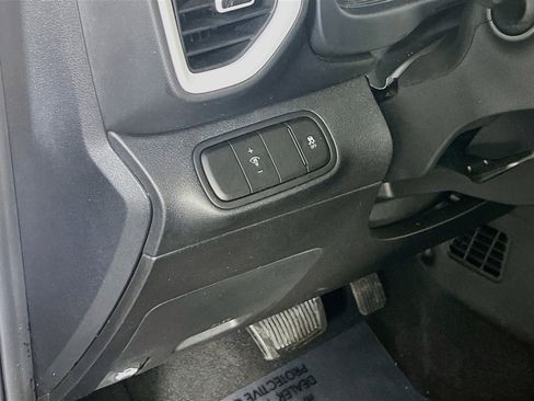Used 2024 Hyundai Venue Limited FWD image 10