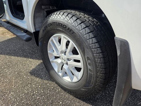 Used 2019 Nissan Frontier SV image 12