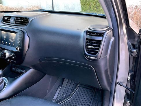 Used 2018 Kia Soul + image 18