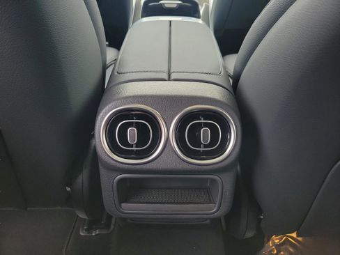 Used 2026 Mercedes-Benz GLC 300 image 11