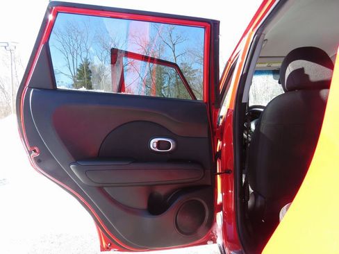 Used 2014 Kia Soul + image 18