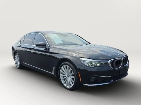 Used 2019 BMW 740i w/ Cold Weather Package RWD image 3