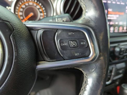 Used 2018 Jeep Wrangler Unlimited Sahara AWD/4WD image 12