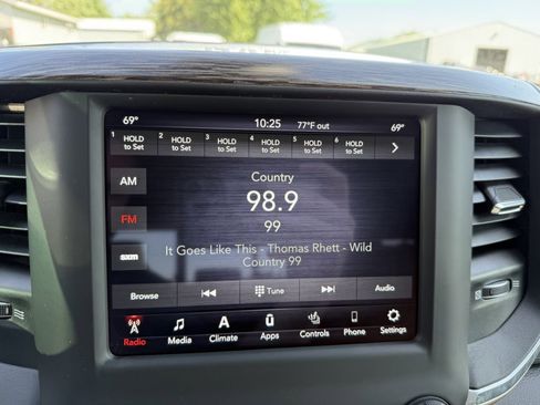 Used 2020 RAM 1500 Laramie AWD/4WD image 27