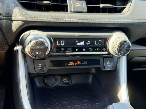 Used 2025 Toyota RAV4 XLE FWD image 19