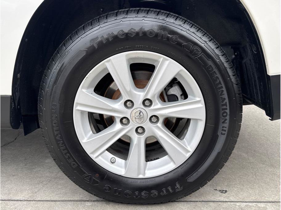 Used 2013 Toyota Highlander SE FWD image 13