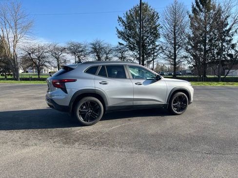 Used 2025 Chevrolet Trax ACTIV w/ Sunroof Package image 5