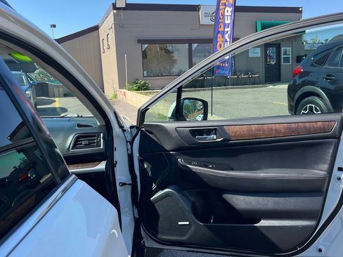 Used 2016 Subaru Outback 2.5i Limited AWD/4WD image 11