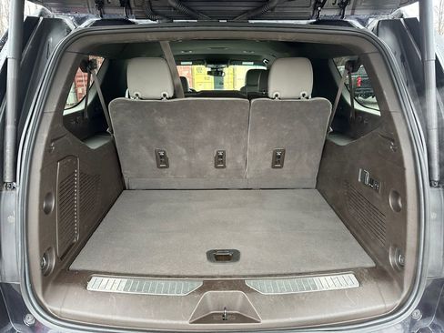 Used 2023 Chevrolet Suburban Z71 w/ Luxury Package image 27