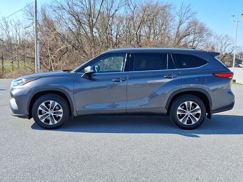 Used 2020 Toyota Highlander XLE image 4