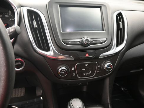 Used 2018 Chevrolet Equinox LT image 15