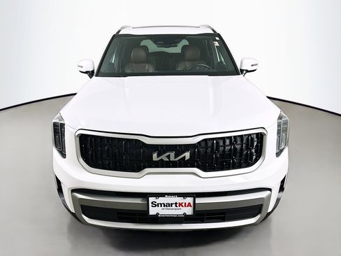 Used 2023 Kia Telluride EX w/ EX Captain's Chair Package image 2