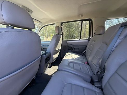 Used 2005 Ford Explorer Sport XLT image 16