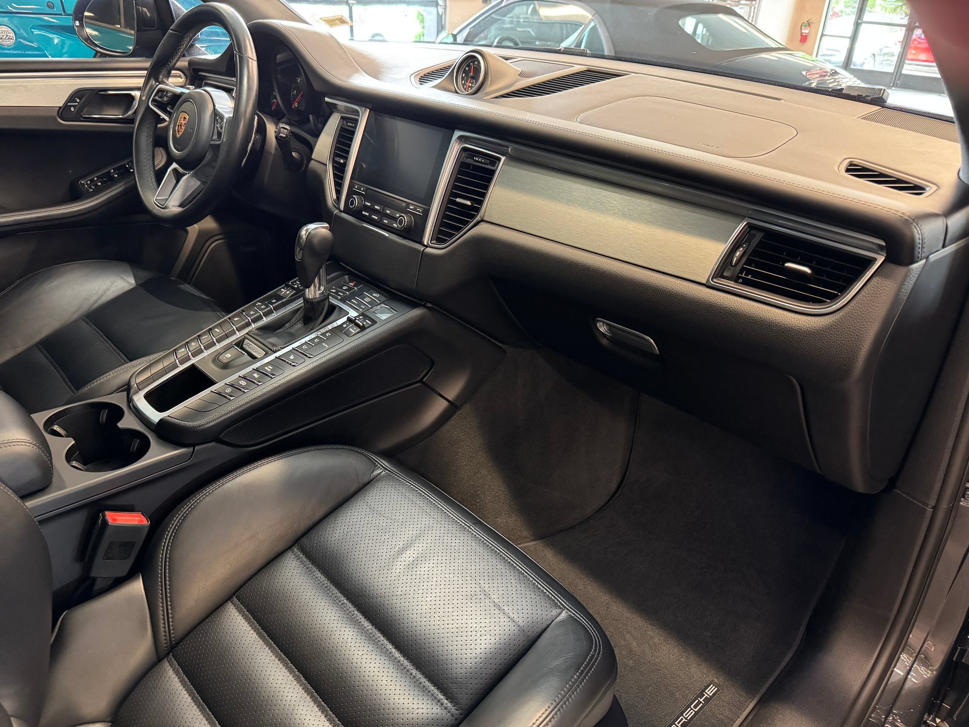 Used 2018 Porsche Macan GTS AWD/4WD image 36