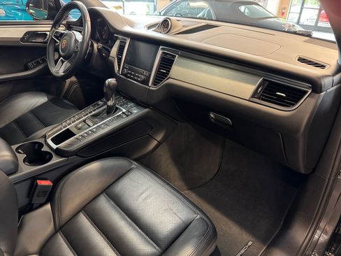Used 2018 Porsche Macan GTS AWD/4WD image 36