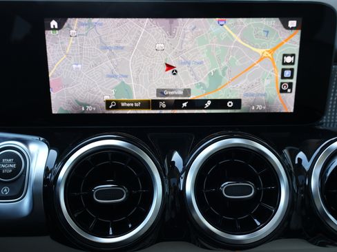 Used 2022 Mercedes-Benz GLB 250 w/ Premium Package Lite image 36