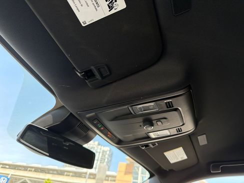 Used 2025 Chevrolet Suburban Z71 AWD/4WD image 36