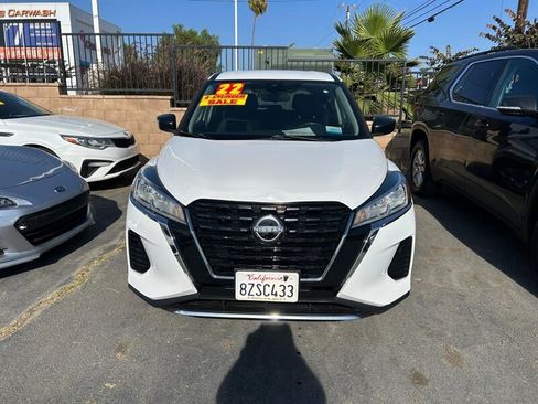 Used 2022 Nissan Kicks S FWD image 4