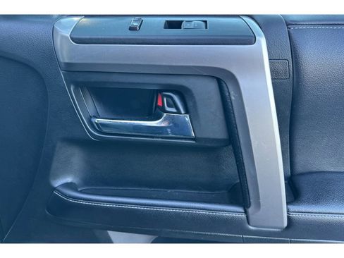 Used 2018 Toyota 4Runner SR5 Premium image 20