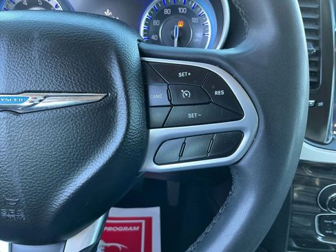 Used 2022 Chrysler 300 Touring w/ Sport Appearance Package image 25