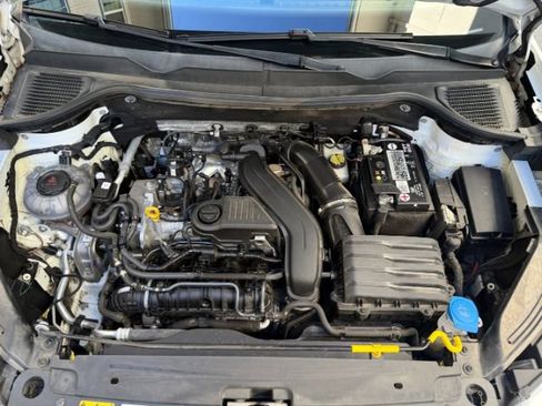 Used 2022 Volkswagen Taos SE w/ Panoramic Sunroof Package FWD image 23
