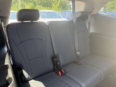 Used 2018 Buick Enclave Essence w/ Trailering Package AWD/4WD image 15