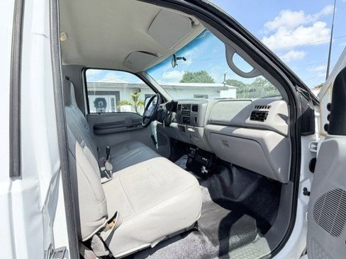 Used 1999 Ford F550 2WD Regular Cab Super Duty image 16
