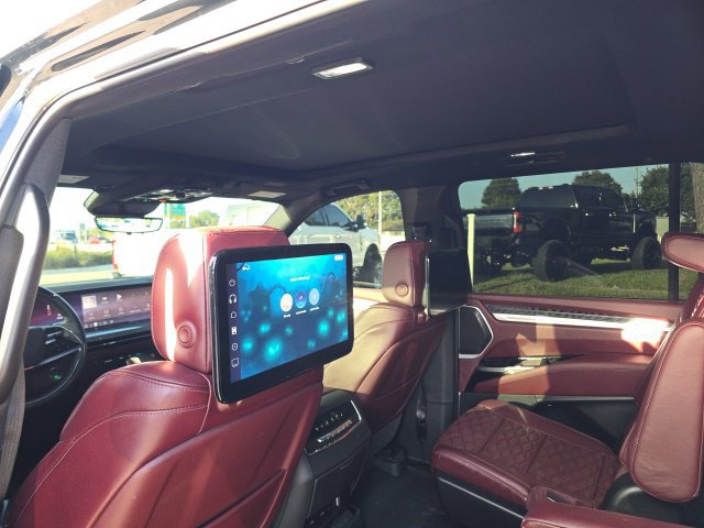 Used 2026 Cadillac Escalade ESV Sport w/ Touring Package AWD/4WD image 9