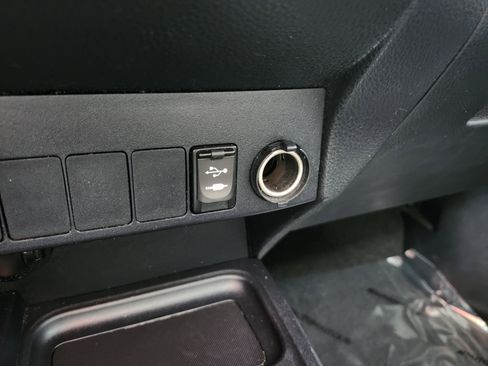 Used 2018 Toyota RAV4 XLE w/ Plus Extra Value Package AWD/4WD image 28