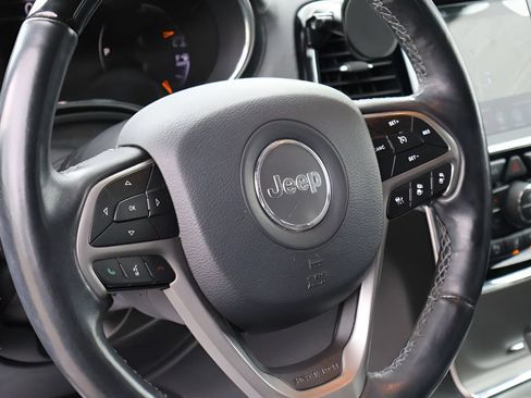 Used 2020 Jeep Grand Cherokee Overland AWD/4WD image 18