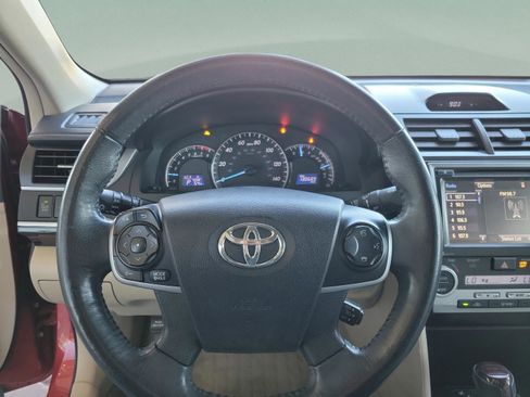 Used 2014 Toyota Camry XLE w/ Leather Package image 12