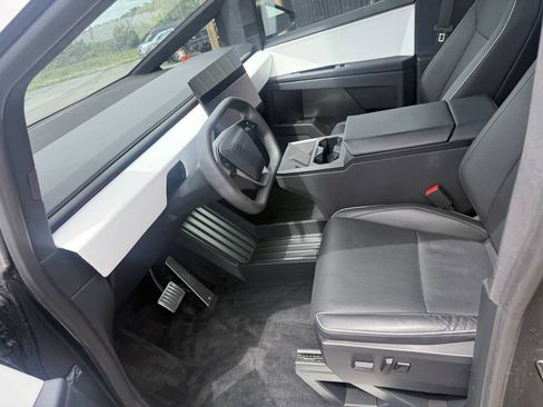 Used 2024 Tesla Cybertruck AWD Crew Cab image 18