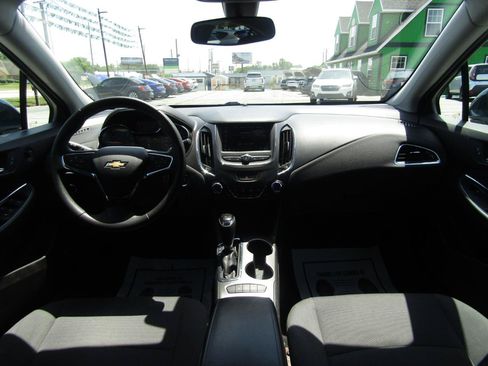 Used 2019 Chevrolet Cruze LT w/ LT Plus Package FWD image 14