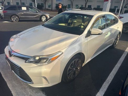 Used 2018 Toyota Avalon XLE image 1