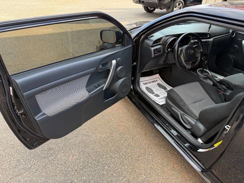 Used 2014 Scion tC image 9