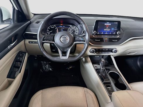 Used 2022 Nissan Altima 2.5 SV w/ SV Premium Package FWD image 17